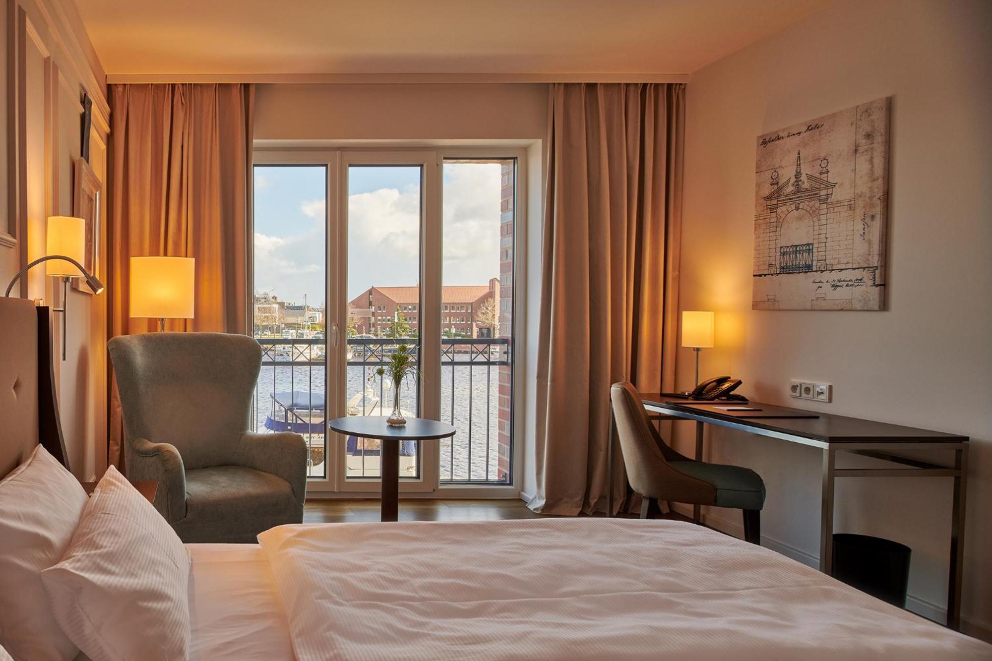 Hotel Am Delft Emden Exterior photo